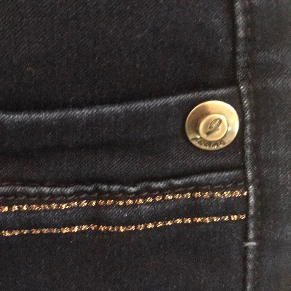 “LAVENA” Designer Ladies Denim Capris . - Picture 8 of 13